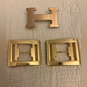 Gold H Buckle and Pin Set